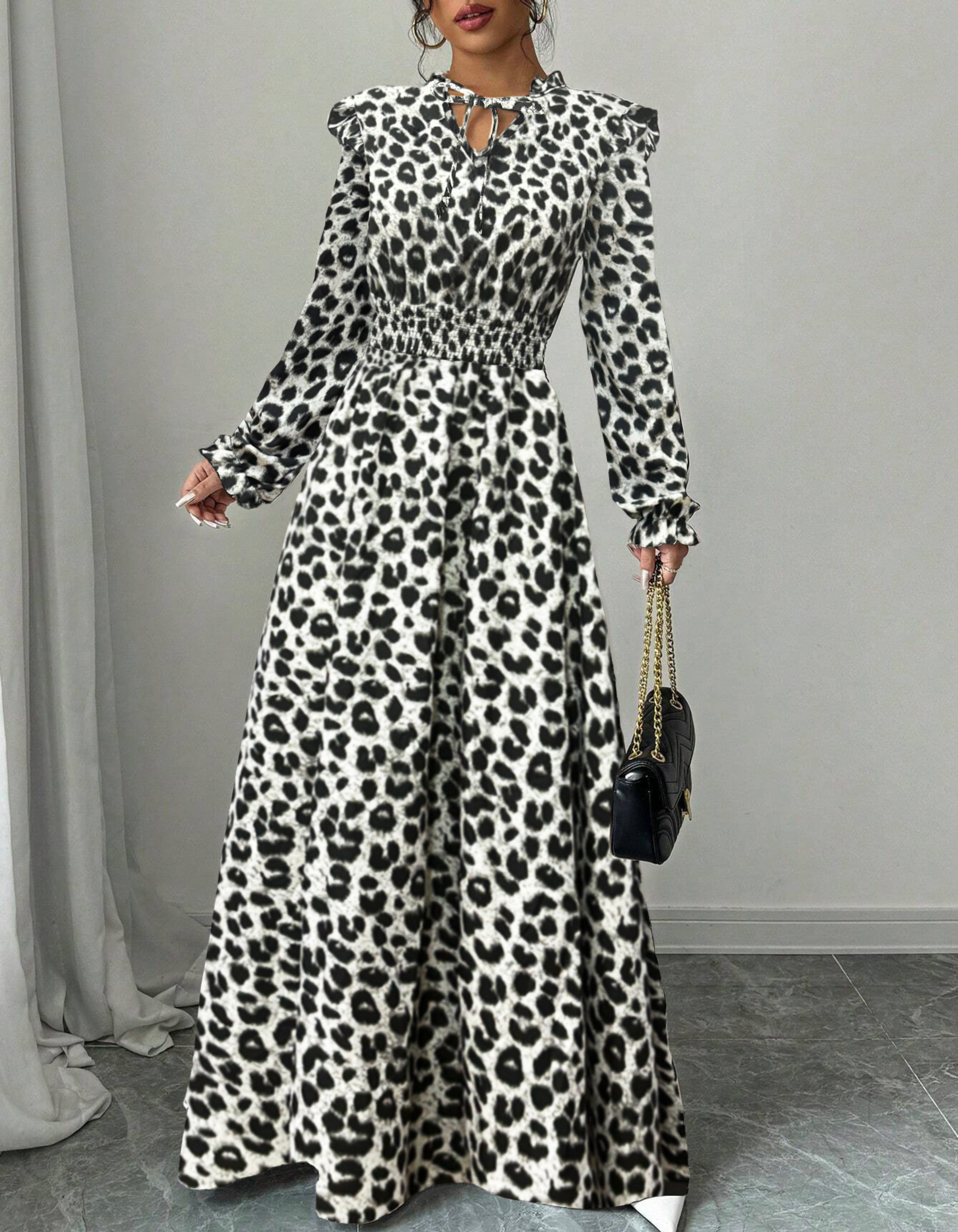 Robe longue maxi bleue ADELA de Danoir Paris avec détails élégants, portée légère et fluide, vue de face.