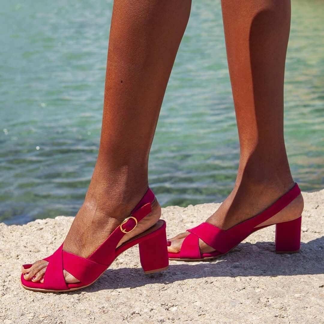 Sandales d'été Celeste Danoir Paris en bleu azur, semelle plate et bride élégante pour femmes.