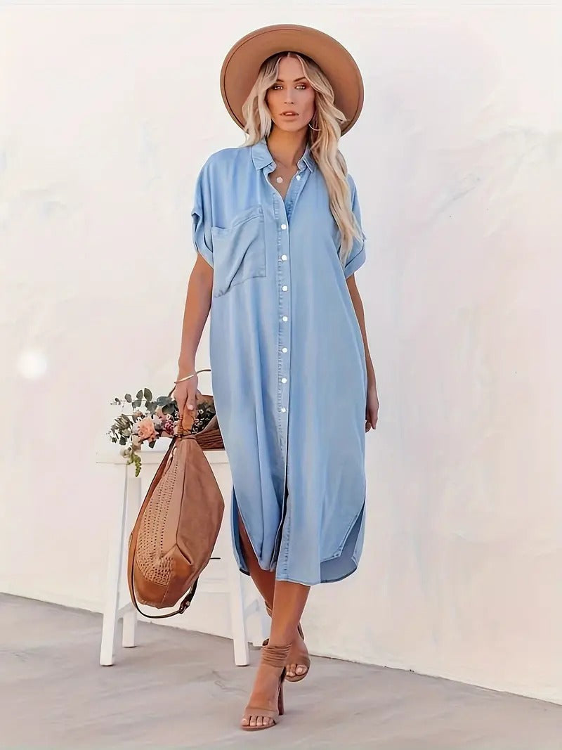 Robe d'été élégante Béatrice de Danoir Paris en tissu bleu ciel, avec coupe fluide et détails raffinés.