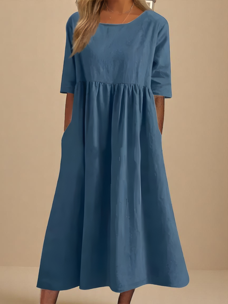 Robe aérée en coton Danoir Paris, couleur bleu ciel, portée légère et confortable, parfaite pour l'été.