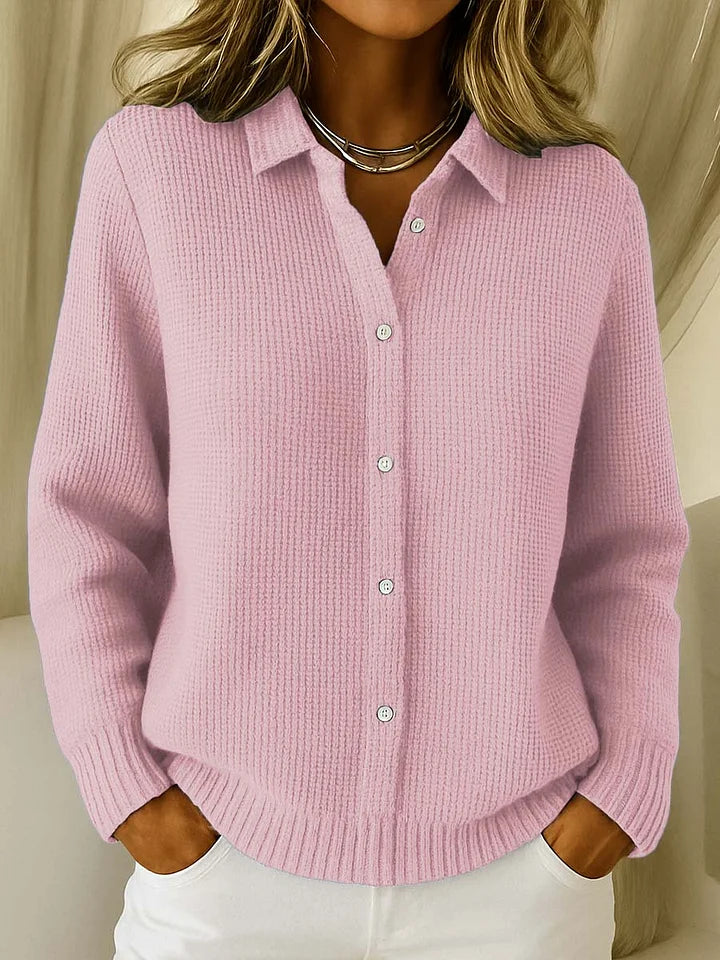 Pull en maille bleu clair Danoir Paris, confortable avec col, tissu doux et ajusté, parfait pour un look décontracté.