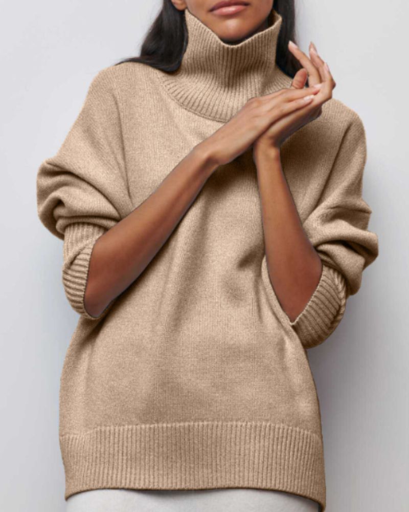 Pull roulé Danoir Paris Evy en bleu clair, confortable et chic, porté sur un mannequin avec un fond neutre.