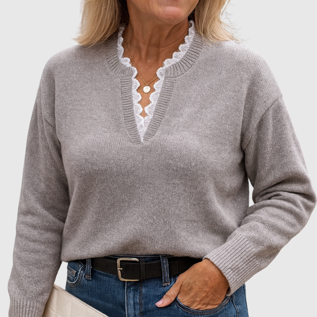 Top élégant Zaryphine de Danoir Paris en tissu bleu foncé, détail sophistiqué et coupe moderne, porté sur mannequin.