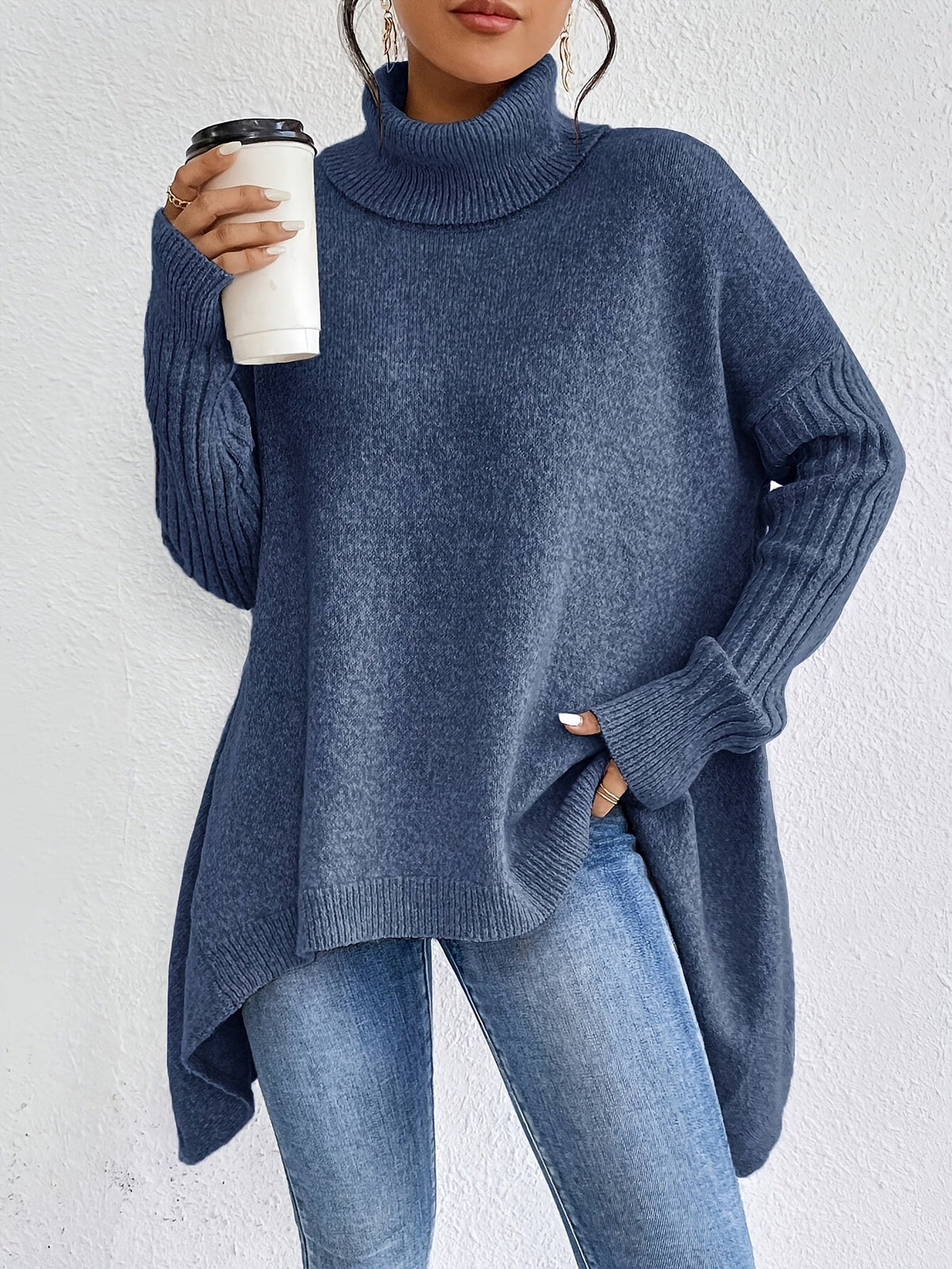 Pull confortable Audrey de Danoir Paris en bleu marine, douceur et style pour un vêtement féminin tendance.