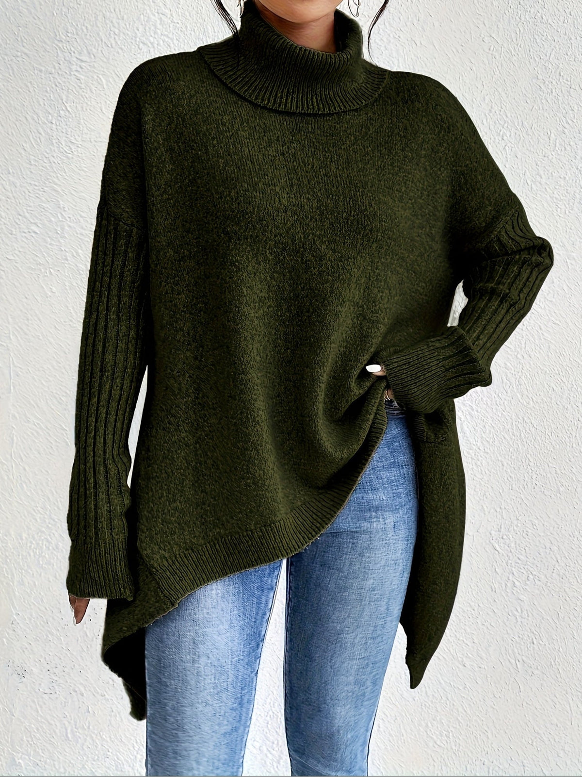 Pull Audrey de Danoir Paris en bleu marine, confortable, en laine douce avec col rond et manches longues.