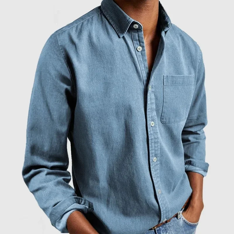 Chemise en coton bleu marine pour homme de la marque Danoir Paris, col classique et manches longues.