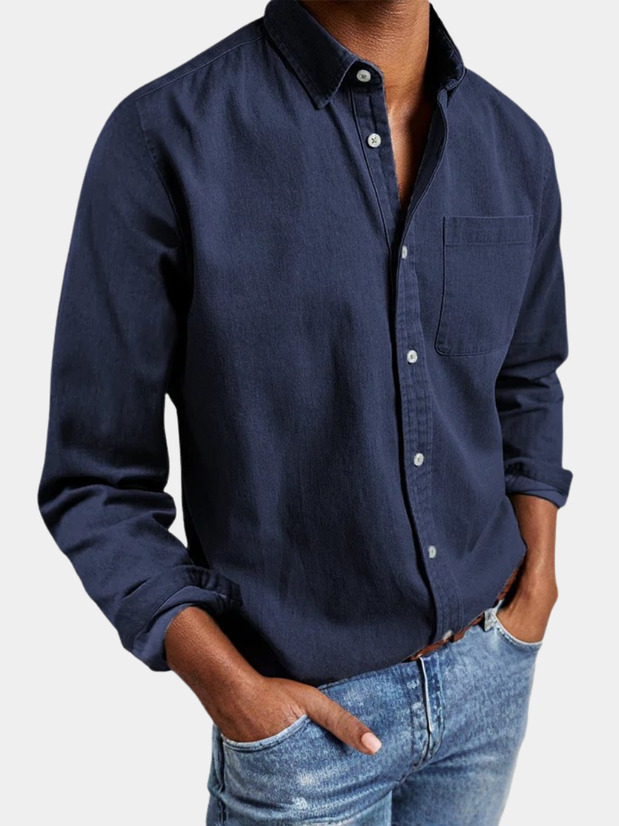 Chemise en coton pour homme Danoir Paris, bleu marine, boutonnière classique, col élégant, tissu doux et confortable.