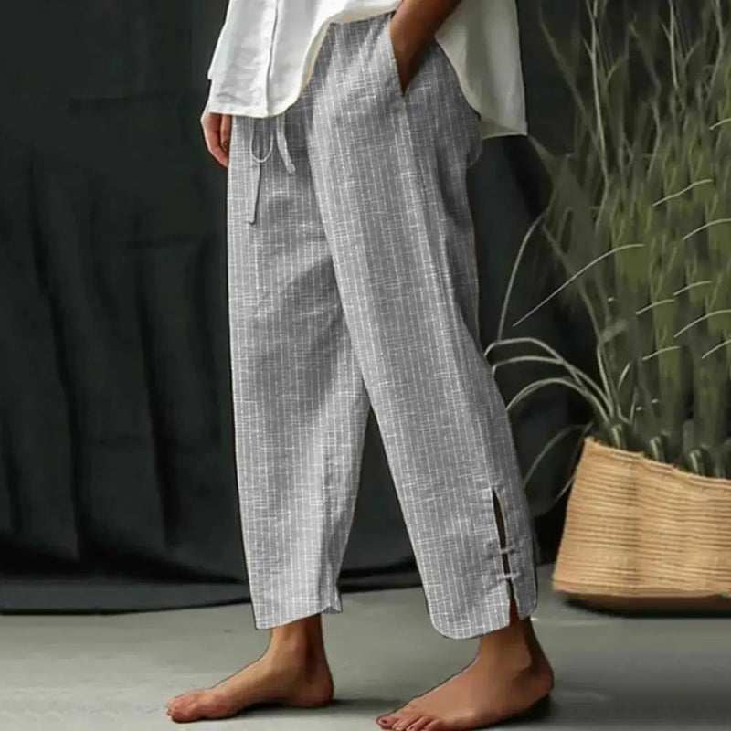 Pantalons artisan Danoir Paris Bellie en bleu, confort et style, tissu doux et ajusté, vue de face.