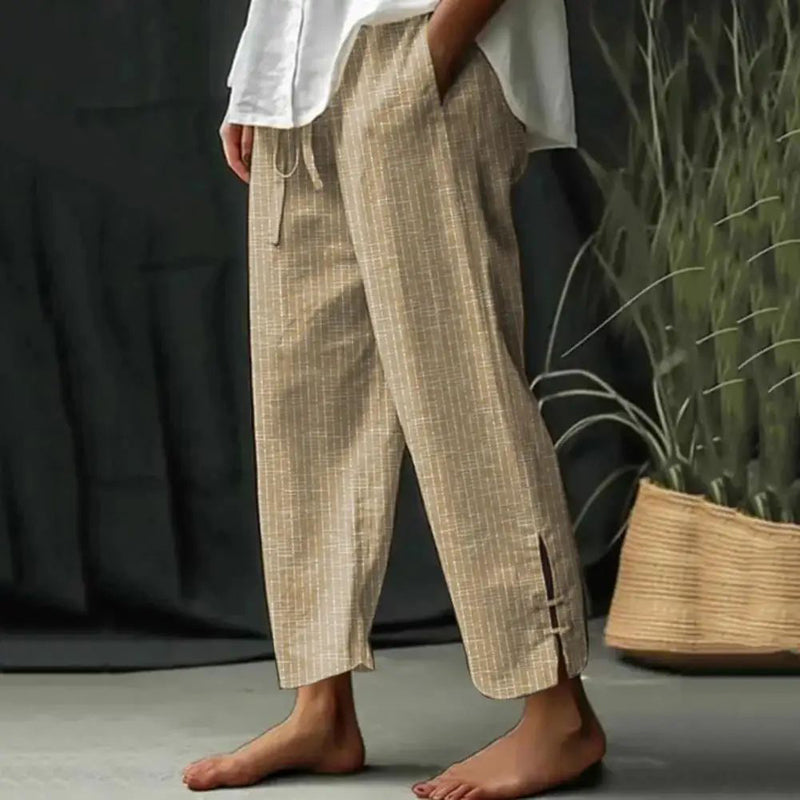 Pantalons artisan Danoir Paris Bellie, confort en tissu bleu, détails artisanaux, coupe élégante, pour un style décontracté.