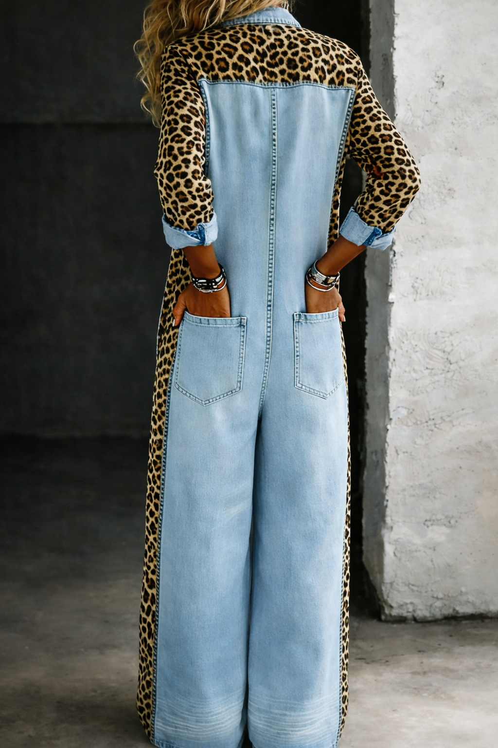 Combinaison pantalon Amanda de Danoir Paris en denim bleu, coupe élégante et ajustée pour un look tendance.