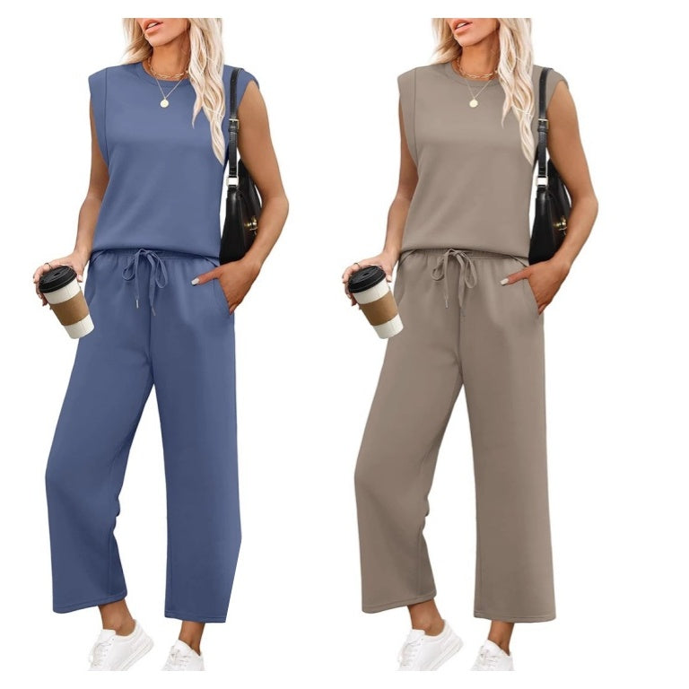 Ensemble d'été élégant Ania de Danoir Paris en tissu bleu, comprenant une blouse et une jupe assortie, porté par un mannequin.