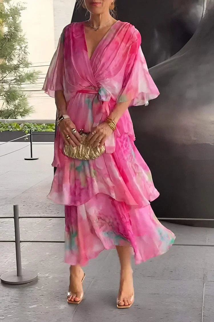 Robe élégante en chiffon bleu Cassia de Danoir Paris portée, avec coupe fluide et détails sophistiqués.