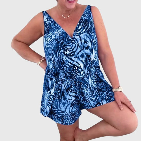 Robe de maillot de bain élégante Dahlia™ de Danoir Paris en tissu bleu, style sophistiqué et fluide pour l'été.