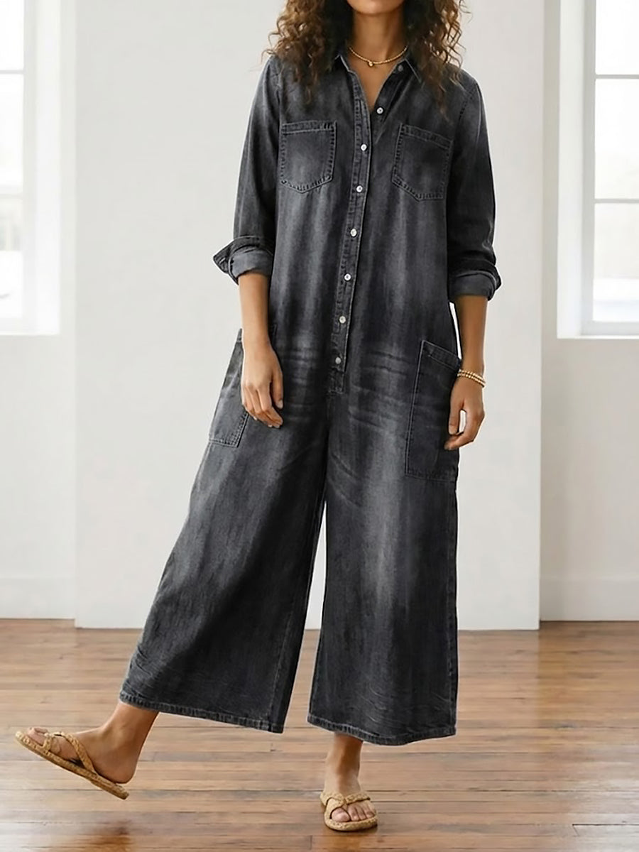 Salopette en denim vintage Danoir Paris, en coton lavé avec fermeture à boutons, portée décontractée et style rétro.