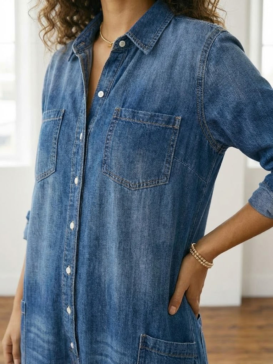 Salopette en denim vintage Danoir Paris, en coton lavé avec fermeture à boutons, portée décontractée et stylée.