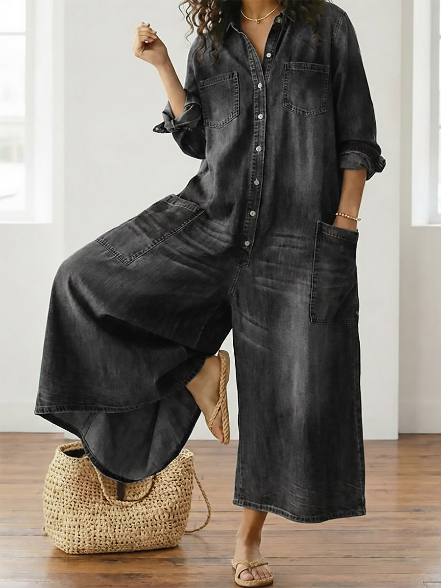 Salopette en denim vintage Danoir Paris, en coton lavé avec fermeture à boutons, portée décontractée et style rétro.