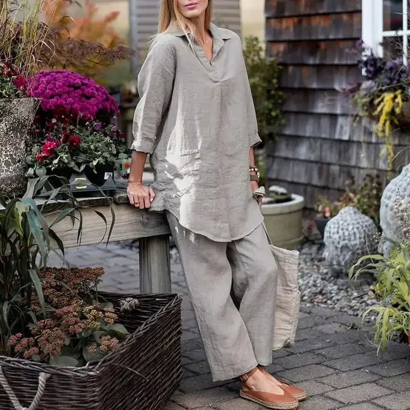 Ensemble Ella de Danoir Paris, vêtement chic et confortable en bleu, porté par un mannequin, vue de face.