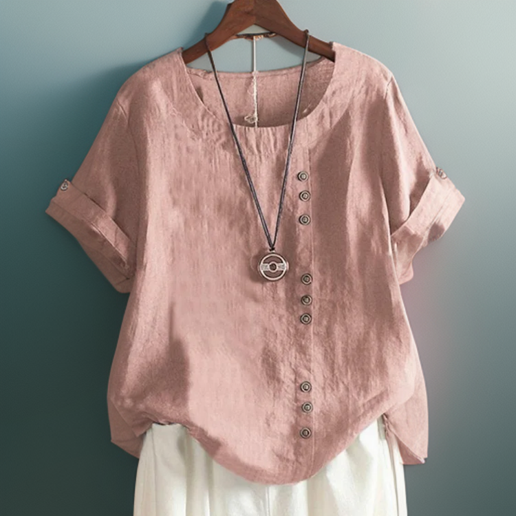T-shirt chic Isla de Danoir Paris en bleu avec boutons, coupe élégante et détails sophistiqués pour un style moderne.