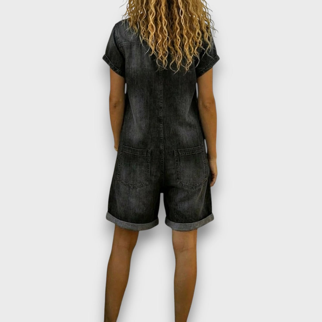 Salopette courte vintage en denim en coton Joan de Danoir Paris, vêtement décontracté pour femmes, couleur bleu.
