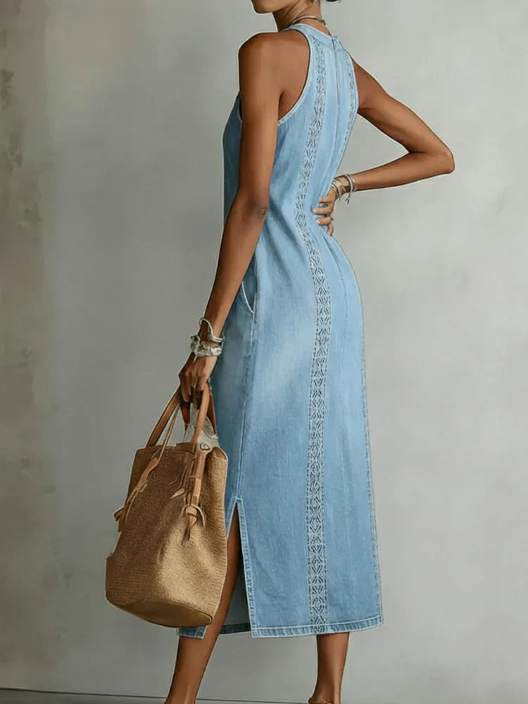 Robe en jean Julia Danoir Paris avec détails en dentelle vintage, coupe élégante et style décontracté, vue de face.