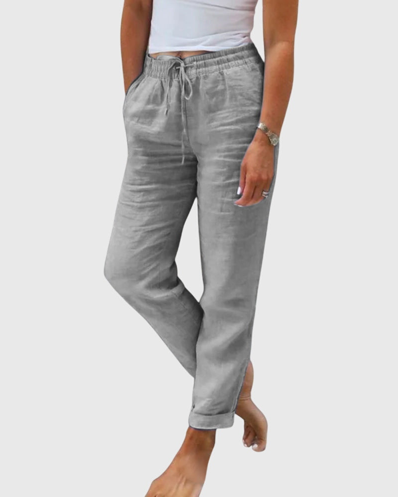 Pantalons élégants pour femmes Margaret™ en tissu bleu, de Danoir Paris, style moderne et confortable.