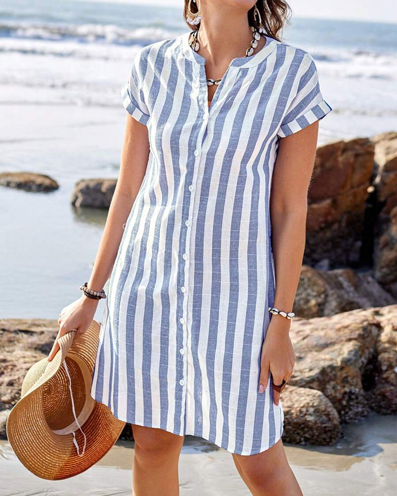 Robe chemise rayée bleue Martine de Danoir Paris, élégante et fluide, portée sur mannequin.