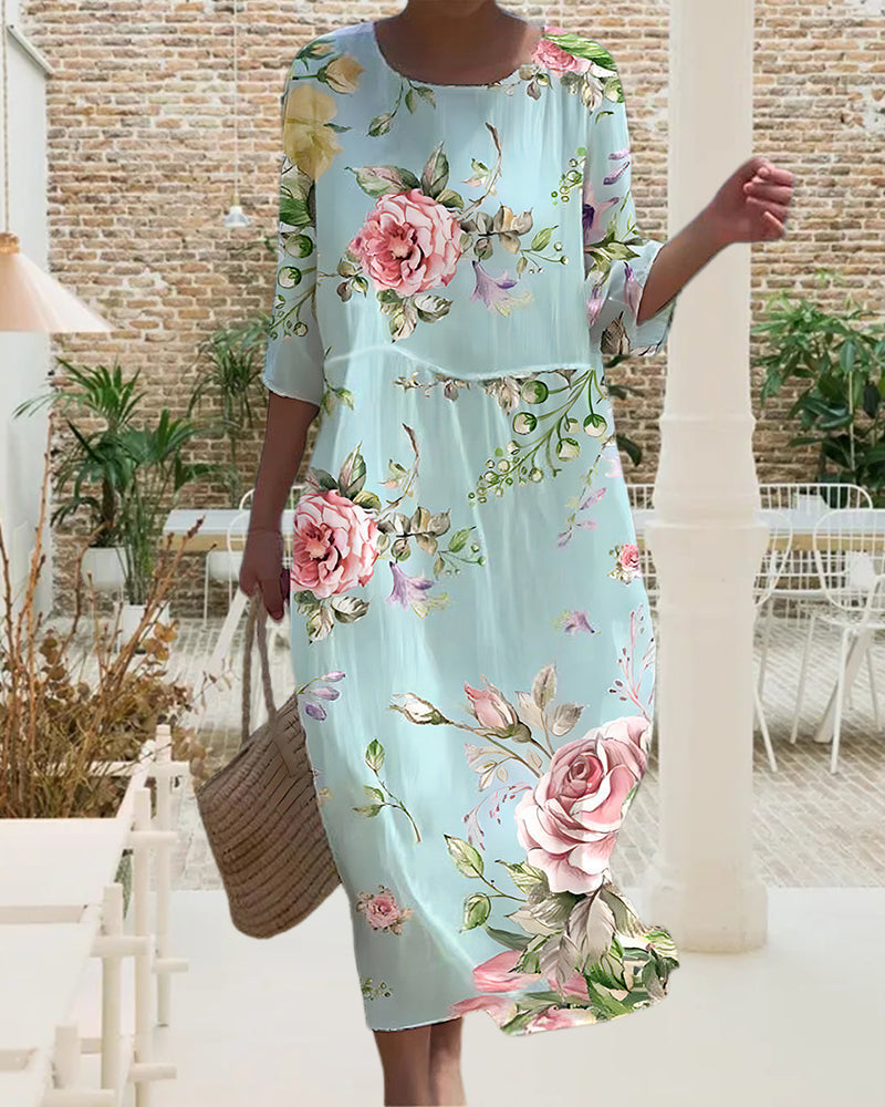 Robe florale chic Miranda de Danoir Paris, en tissu bleu avec un design élégant, vue de face sur mannequin.