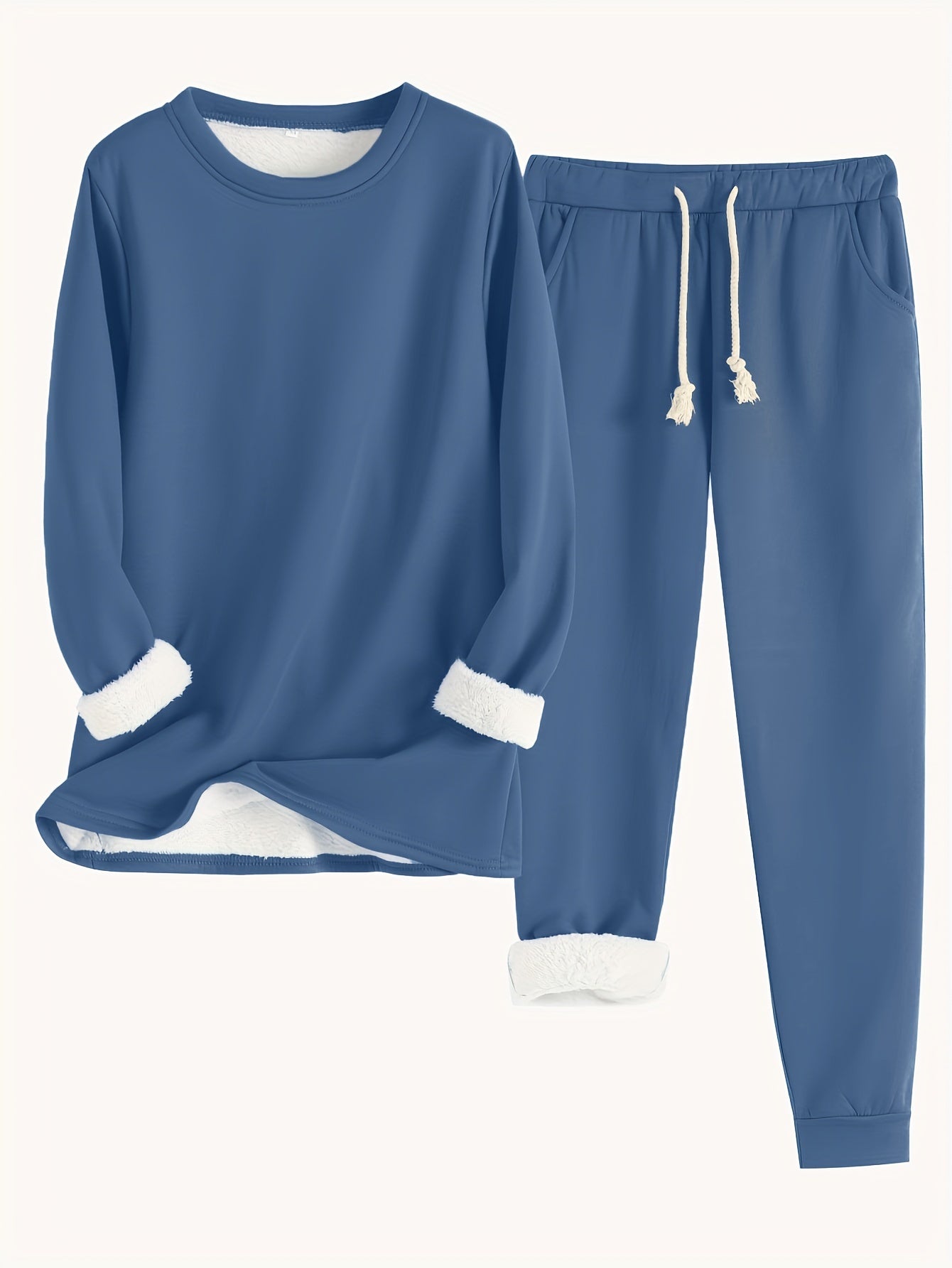 Ensemble loungewear chic Rebecca de Danoir Paris, ensemble bleu confortable avec pantalon et haut en tissu doux.