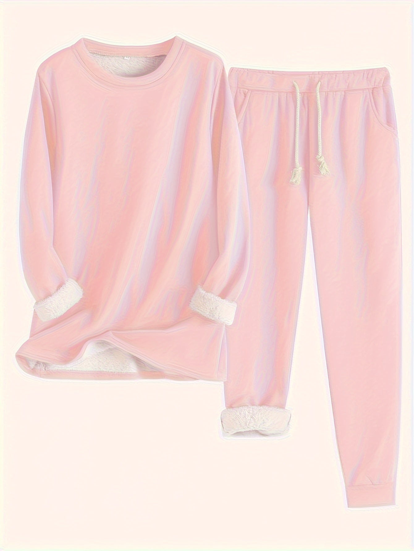 Ensemble de loungewear chic Rebecca de Danoir Paris, tissu bleu avec détails élégants, porté sur mannequin.