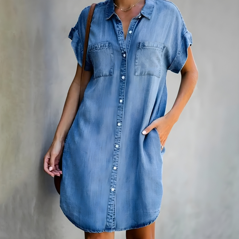 Robe classique élégante Siena de Danoir Paris, en tissu bleu avec coupe sophistiquée, idéale pour une tenue chic.