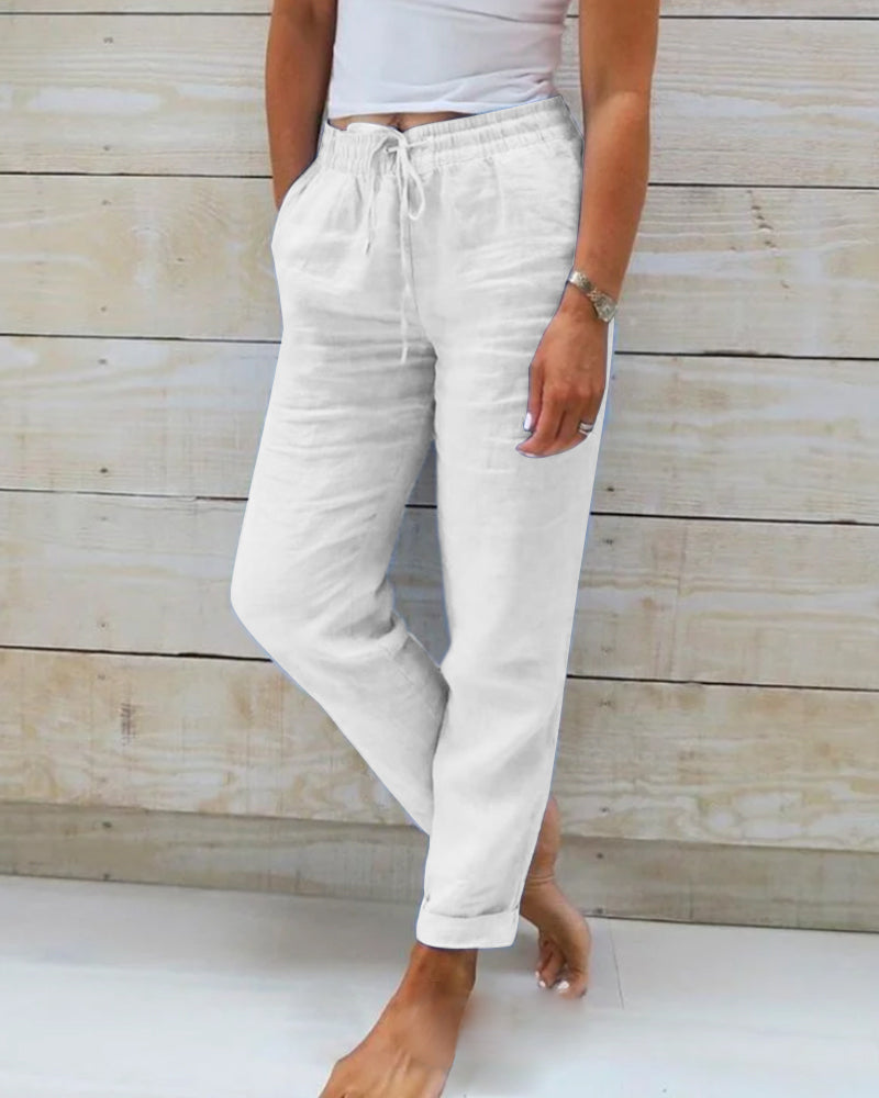Pantalons confortables et élégants de la marque Danoir Paris, modèle Susan, en tissu bleu avec coupe fluide.