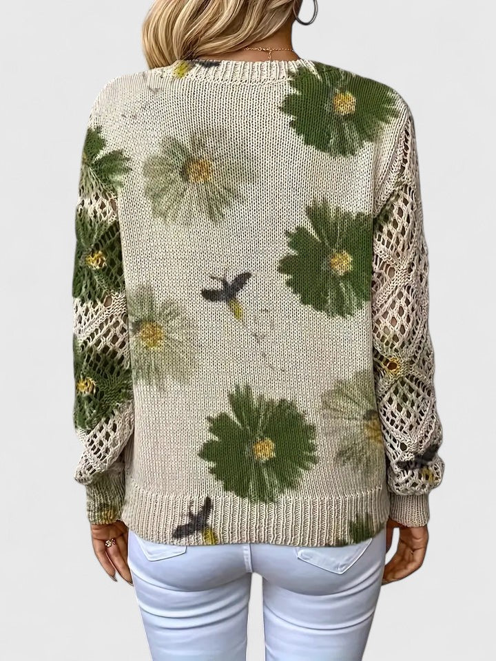 Cardigan léger floral Aurélie de Danoir Paris en bleu, vue de face, avec motifs floraux délicats et manches longues.