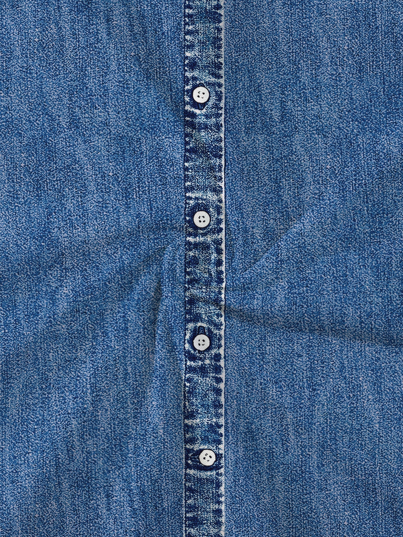Robe rétro en denim Helen par Danoir Paris, silhouette élégante avec détails vintage, portée avec accessoires.