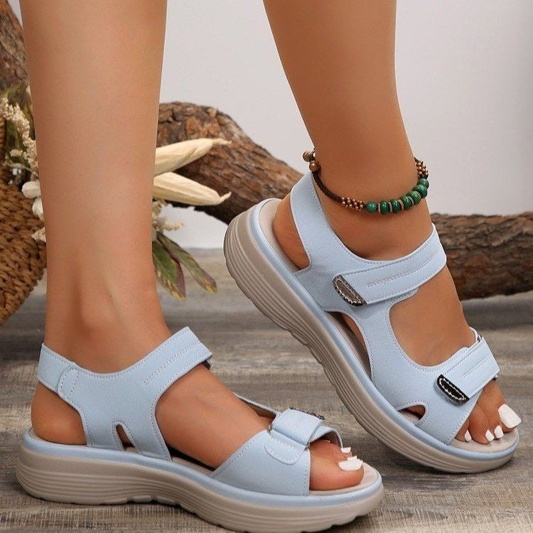 Sandales orthopédiques Marjorie de Danoir Paris en bleu, avec semelle confortable et soutien pour le bien-être des pieds.