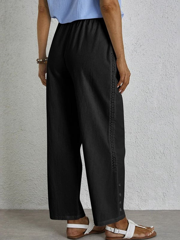 Pantalons relaxés blancs Danoir Paris Shania avec boutons, coupe décontractée, tissu léger et élégant.