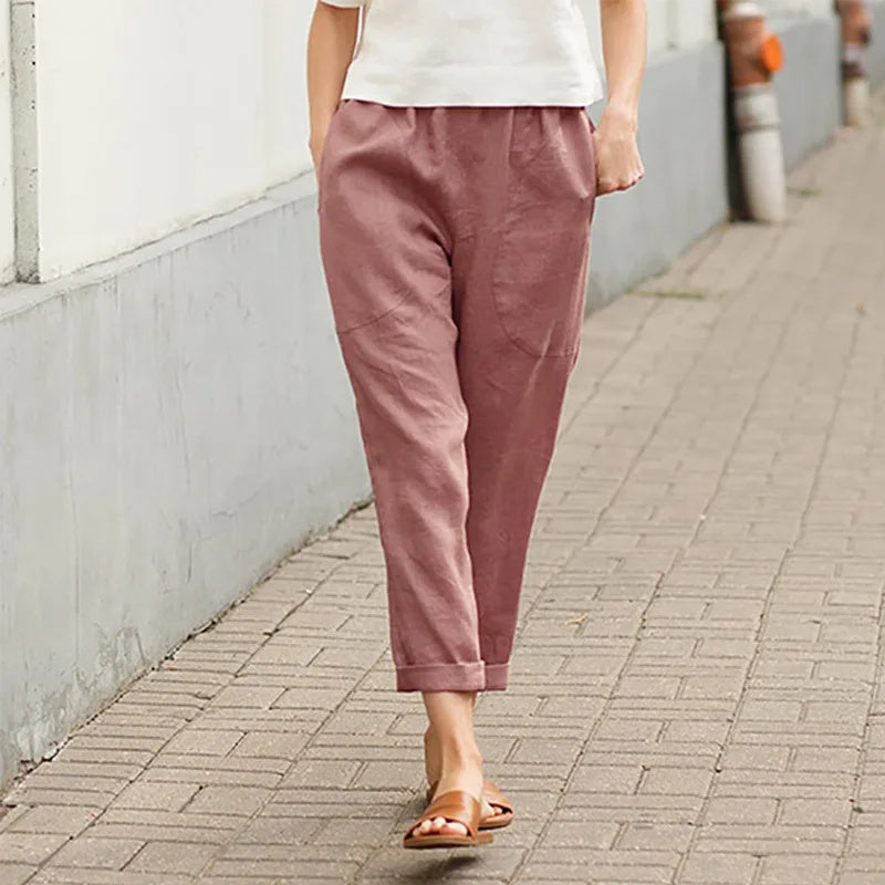 Pantalons amples blancs Kriza de Danoir Paris avec poches, vêtement décontracté pour femmes, vue de face.