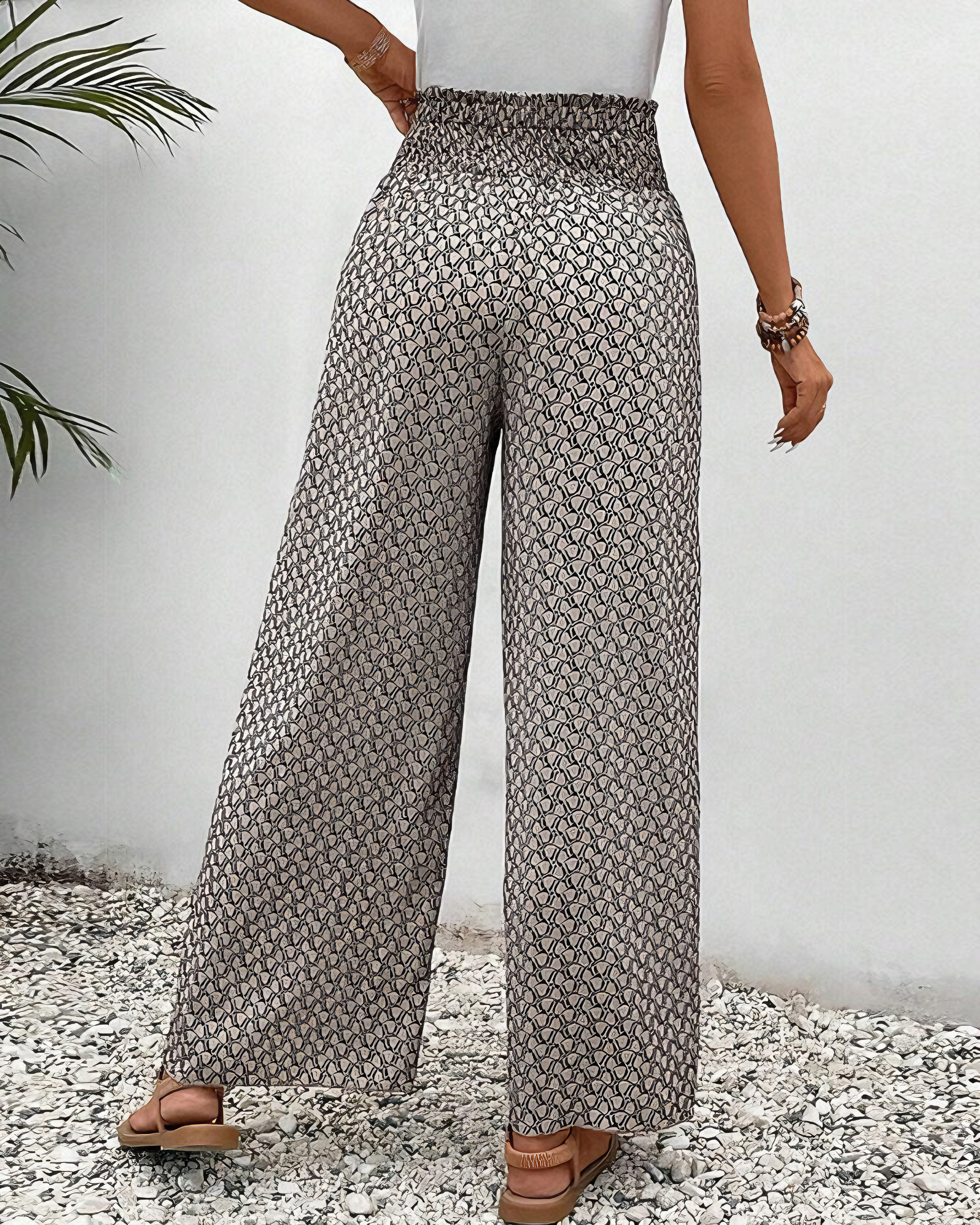 Pantalon large relax Sahara de Danoir Paris, vêtement comfortable pour femme, en tissu léger et décontracté.