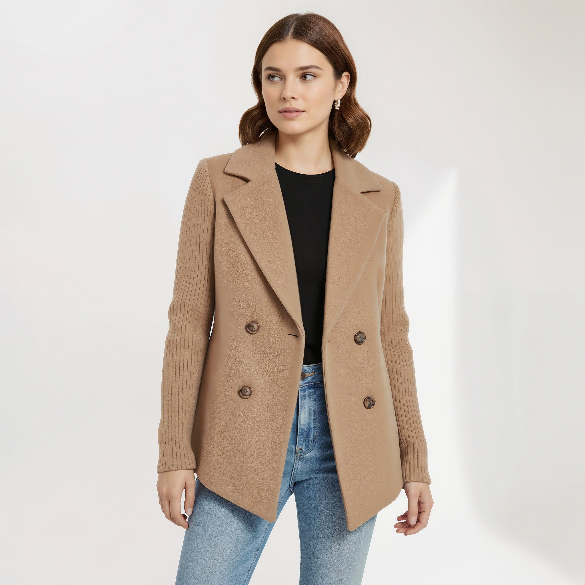 Veste blazer décontractée Sasha de Danoir Paris en brun, coupe classique, portée sur un mannequin.
