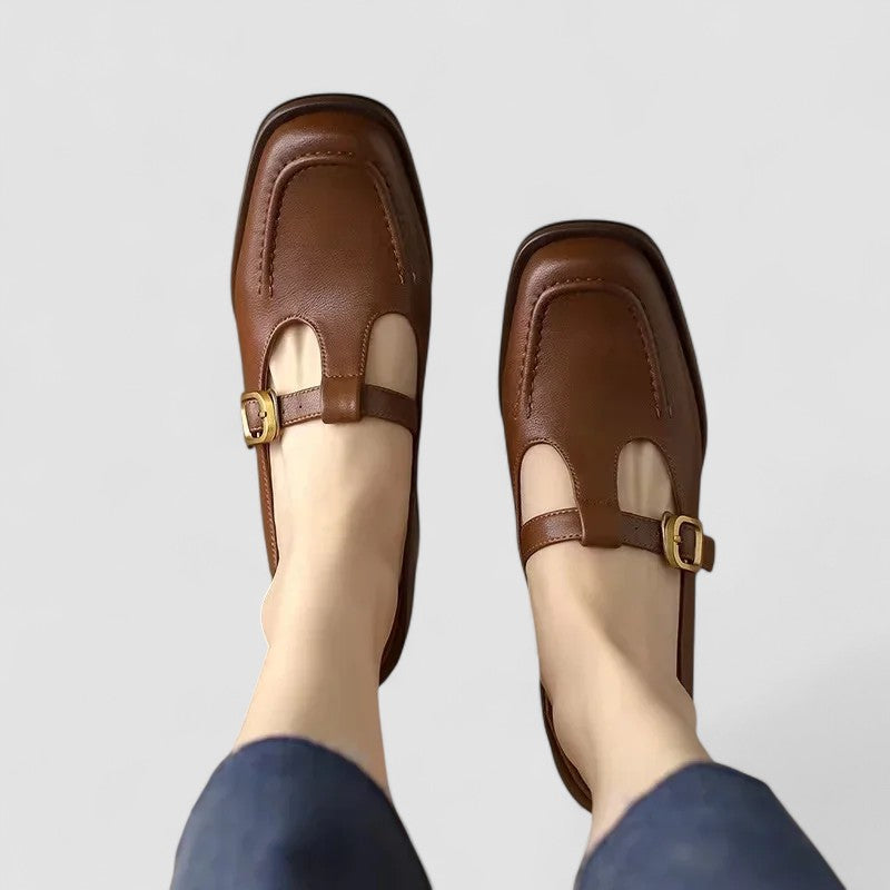 Chaussures bébé Adélaïde™ Danoir Paris, talons bas en brun, vue de face sur semelle confortable.