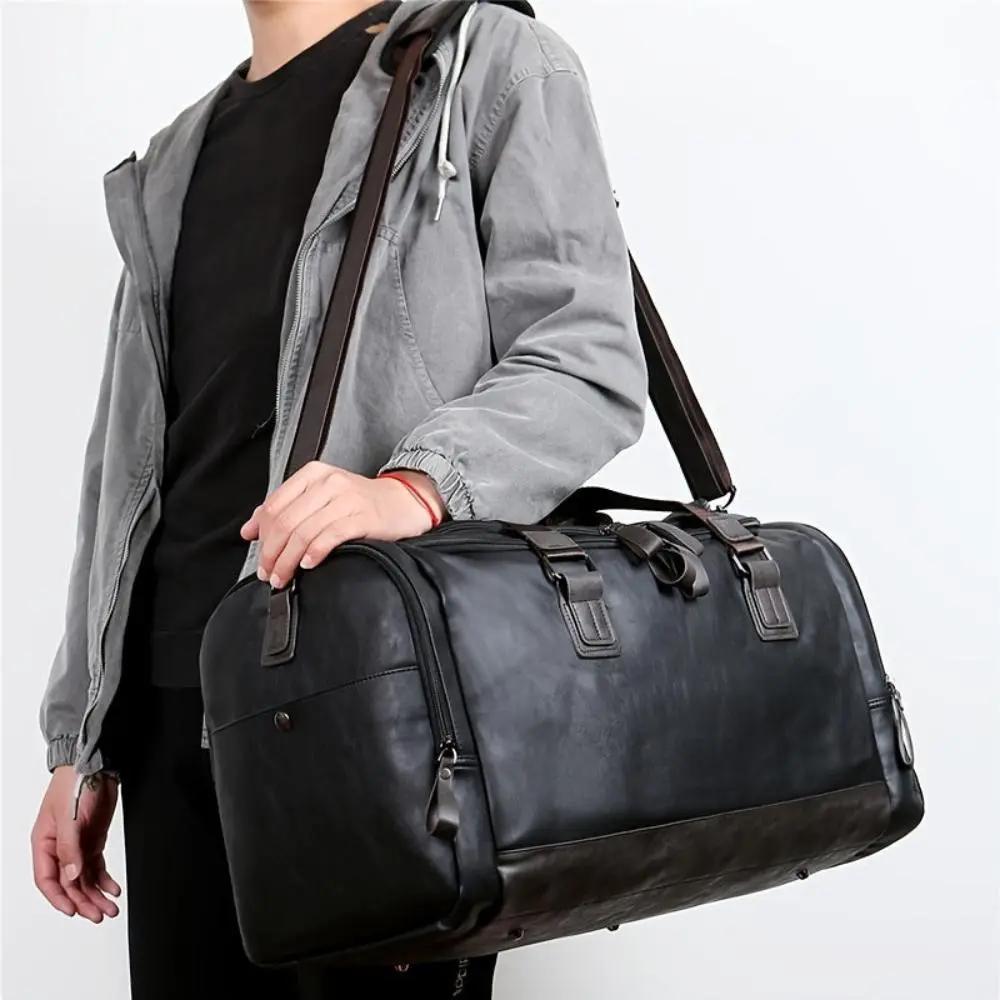 Sac de voyage tote Lydia Danoir Paris en cuir brun foncé avec poignées et fermeture élégante, idéal pour voyager avec style.