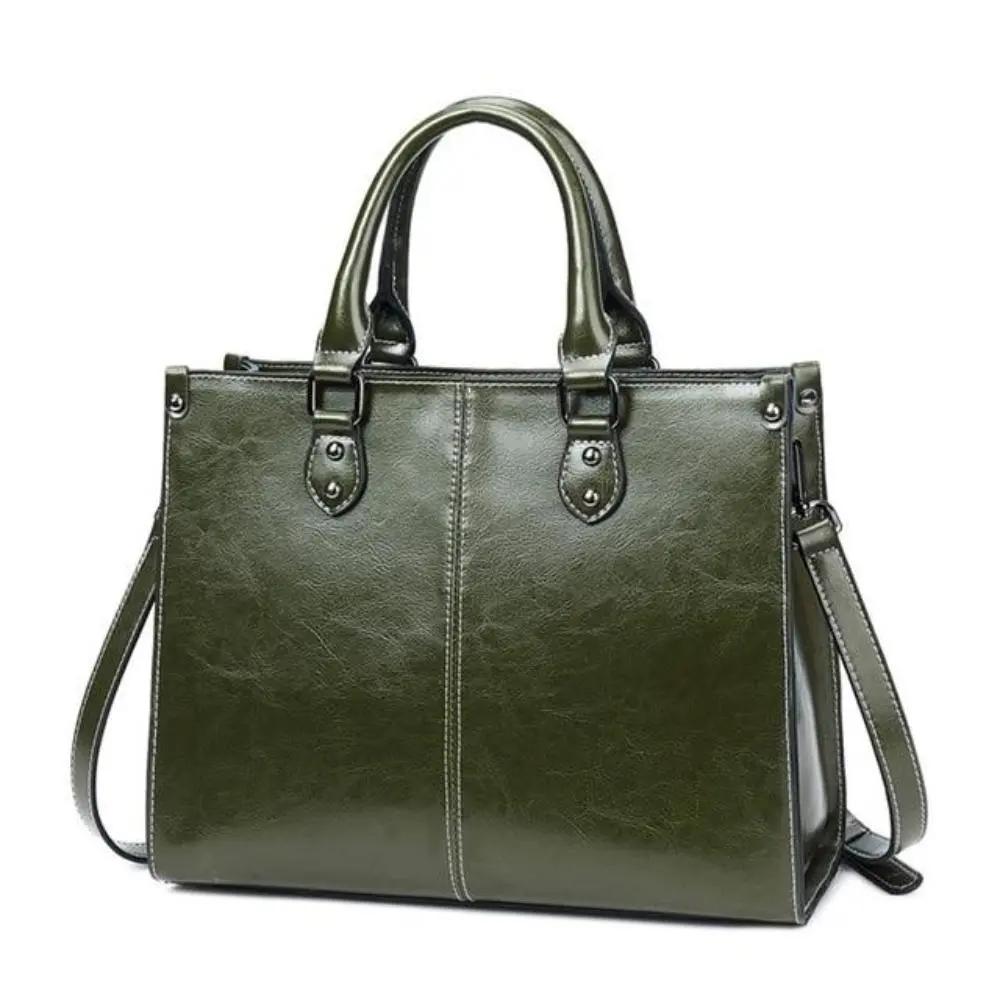 Sac à main Danoir Paris Seraphina en cuir cognac, élégance intemporelle et design pratique, avec poignées et détails raffinés.