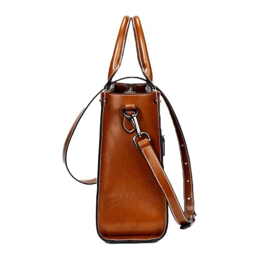 Sac à main cognac Seraphina de Danoir Paris, élégance intemporelle et design pratique, en cuir finition soignée.