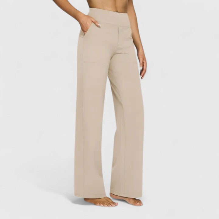 Pantalons sophistiqués Hilary de Danoir Paris en tissu crème, élégants et ajustés pour un style chic.