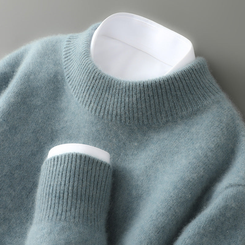 Pull en cachemire crème Danoir Paris, coupe élégante, porté sur un mannequin, parfait pour un look sophistiqué et confortable.