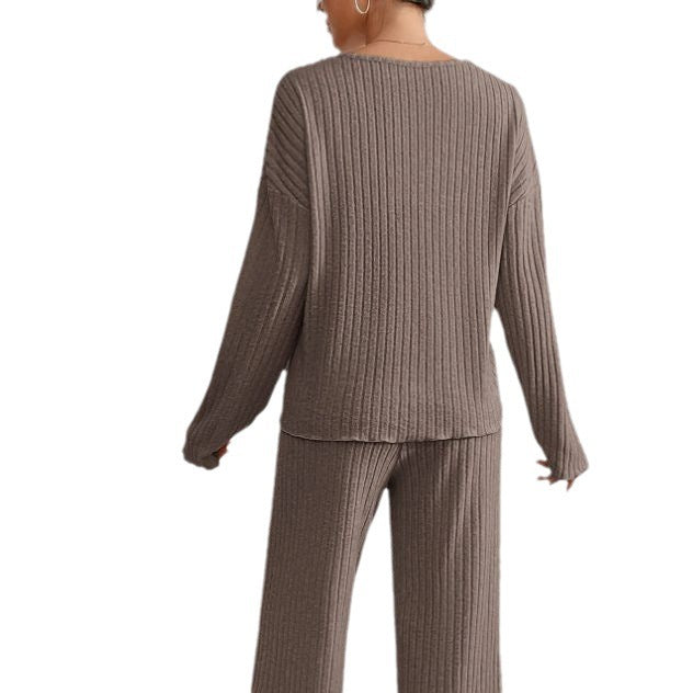 Ensemble décontracté beige pour femme Inès Danoir Paris, vêtement confortable et élégant, porté en image.
