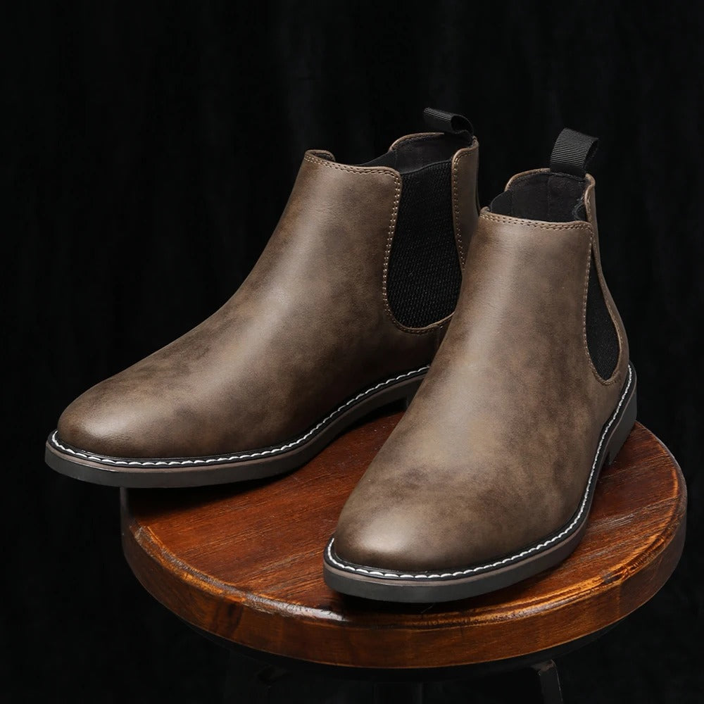 Bottes Chelsea Danoir Paris™ en cuir marron foncé, pointure 40, avec semelle souple et design élégant.