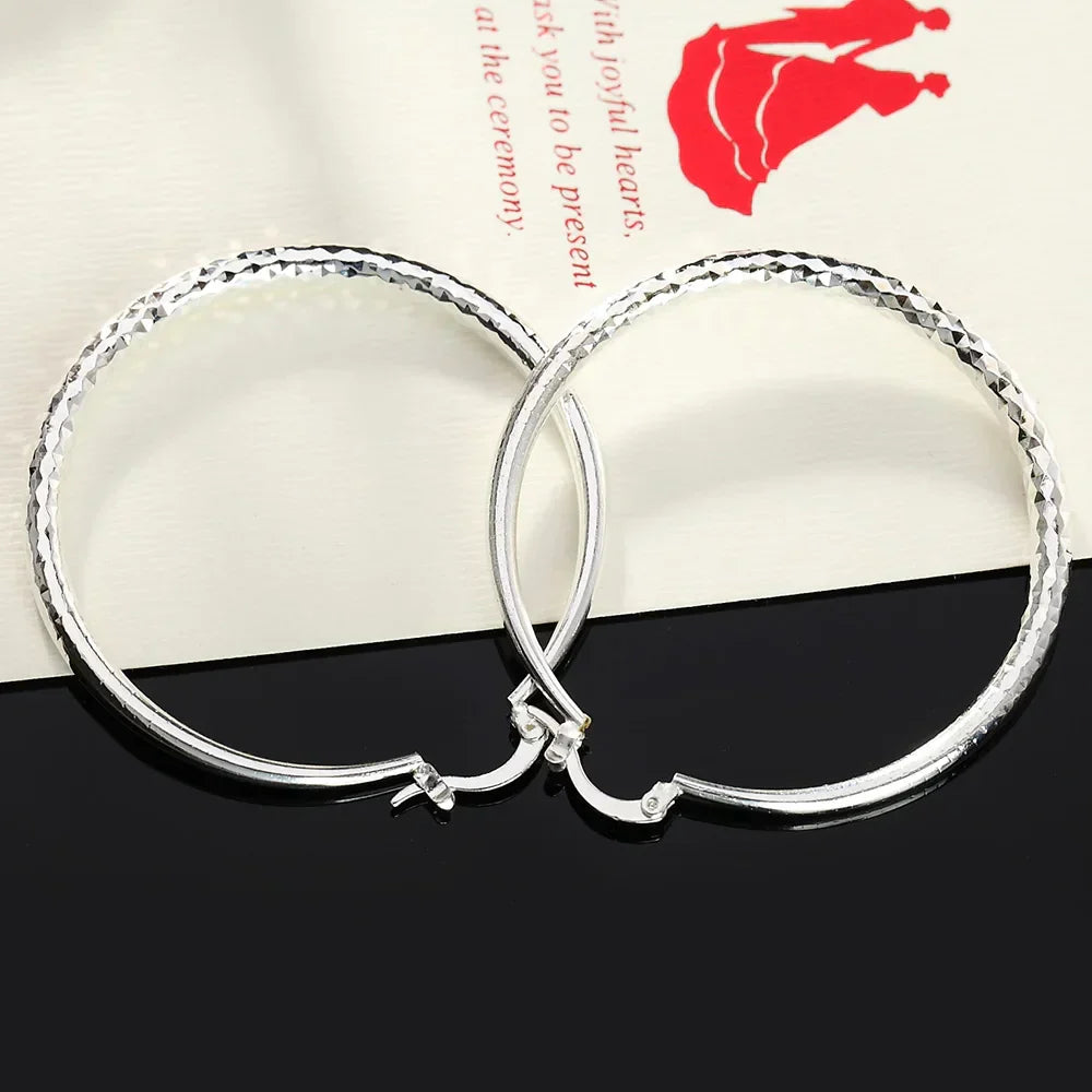 Boucles d'oreilles en argent sterling Danoir Paris avec design élégant et finition brillante, visibles de face.