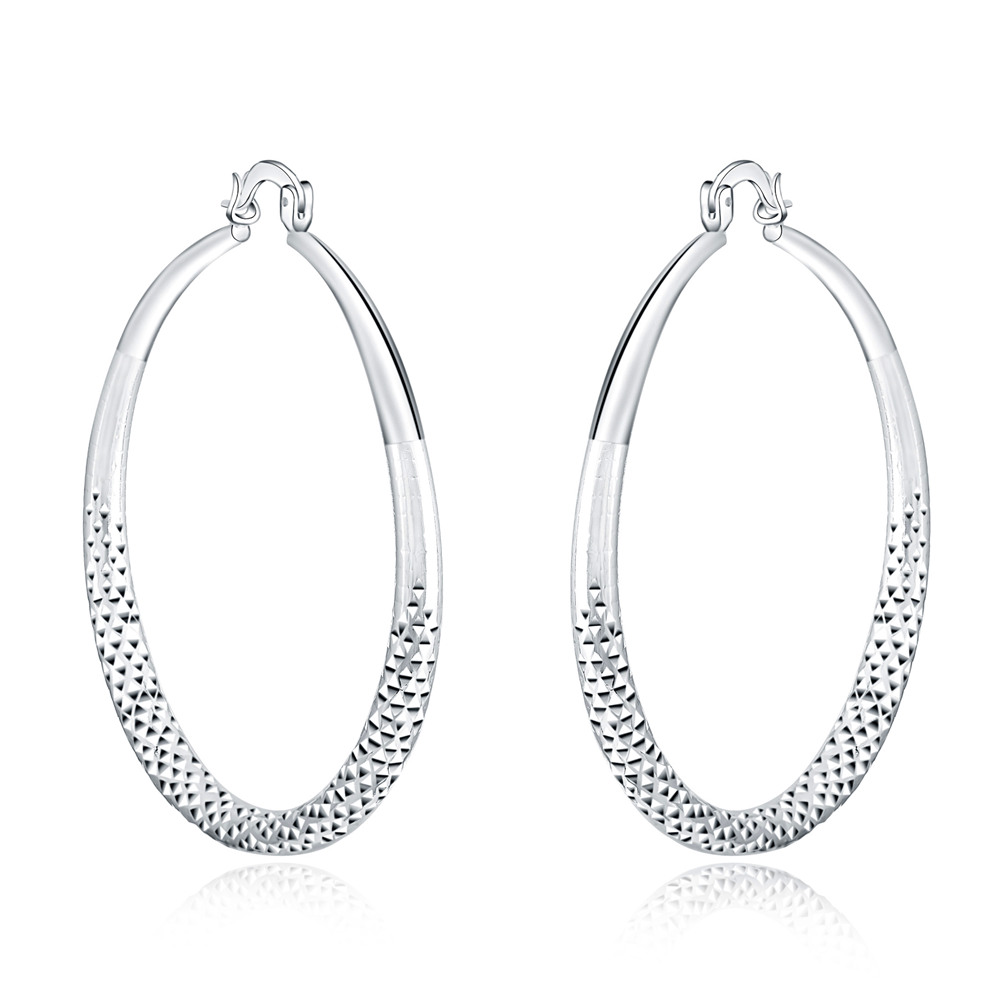 Boucles d'oreilles en argent sterling Danoir Paris, finition élégante et détails raffinés visibles sur l'image.