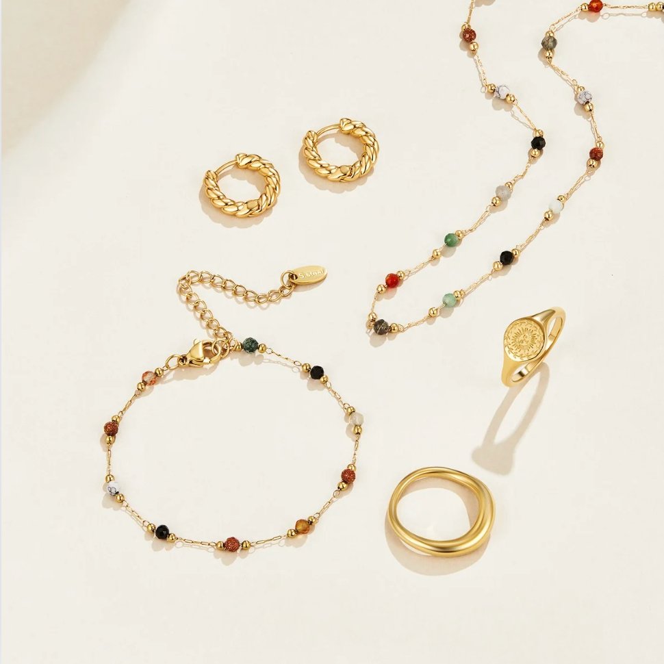 Collier minimaliste avec pierre de Danoir Paris, chaîne fine ornée d'une pierre élégante, idéal pour un style discret et sophistiqué.
