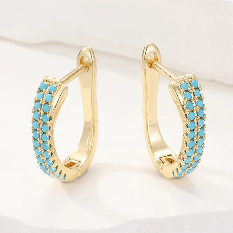 Boucles d'oreilles créoles classiques turquoise en argent Danoir Paris, finition brillante et élégante.